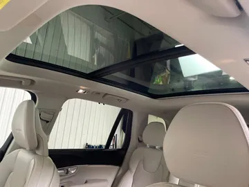 2020 Volvo XC90 - image 6