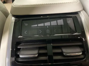 2020 Volvo XC90 - image 31