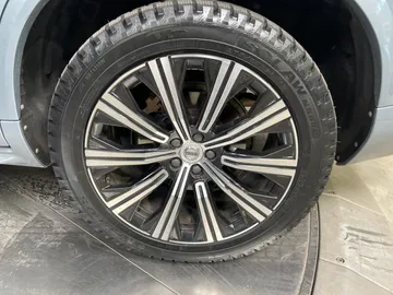 2020 Volvo XC90 - image 7