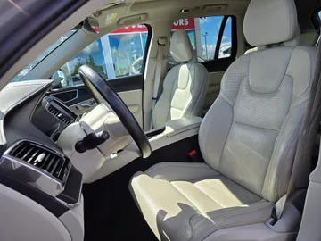 2020 Volvo XC90 - image 8