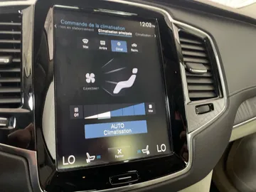 2020 Volvo XC90 - image 26