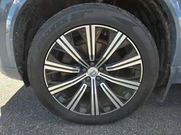 2020 Volvo XC90 - image 7