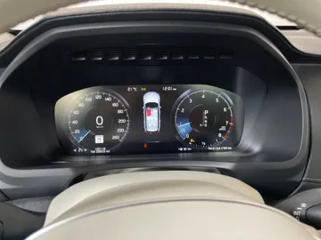 2020 Volvo XC90 - image 17