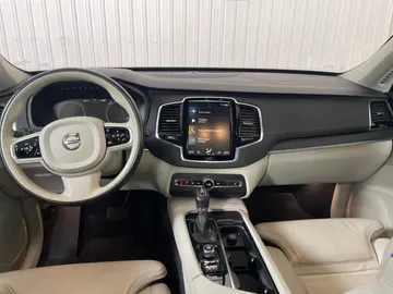 2020 Volvo XC90 - image 4