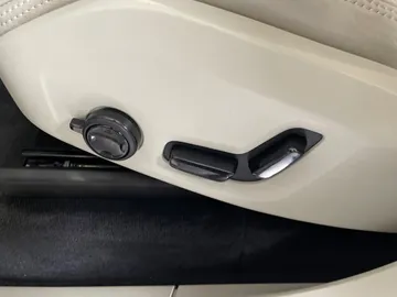 2020 Volvo XC90 - image 20