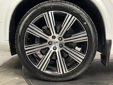 2022 Volvo XC90 - image 7