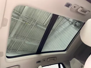 2022 Volvo XC90 - image 6