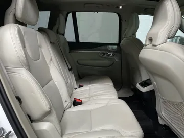2022 Volvo XC90 - image 16
