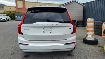 2022 Volvo XC90 - image 4