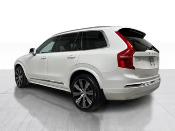 2022 Volvo XC90 - image 12