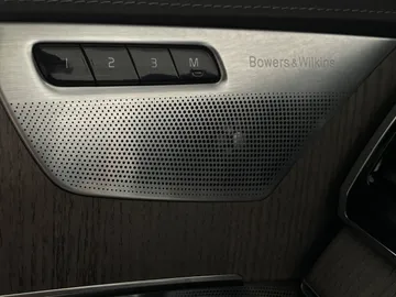 2022 Volvo XC90 - image 18