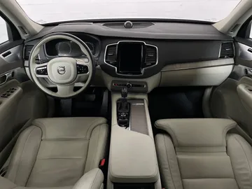 2022 Volvo XC90 - image 4