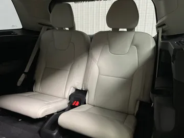 2022 Volvo XC90 - image 17