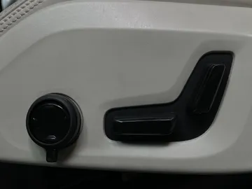 2022 Volvo XC90 - image 27