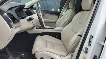 2022 Volvo XC90 - image 8