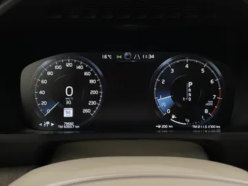 2022 Volvo XC90 - image 21