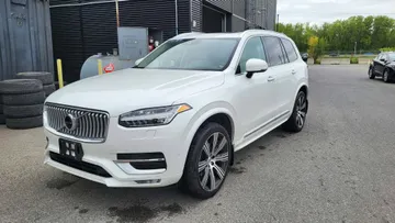 2022 Volvo XC90 - image 3