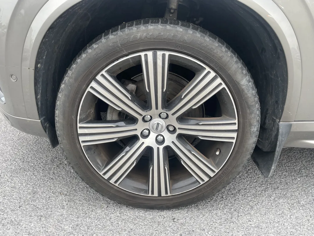 2022 Volvo XC90 — photo 6