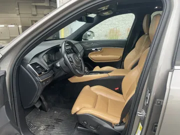 2022 Volvo XC90 - image 8