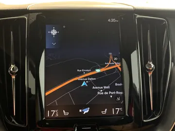 2019 Volvo XC60 - image 24
