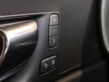 2019 Volvo XC60 - image 29