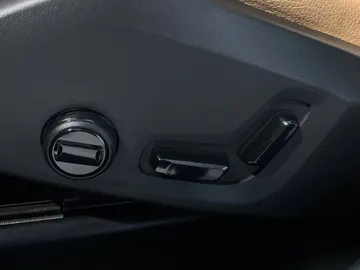 2019 Volvo XC60 - image 21
