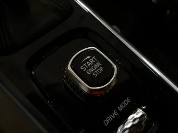 2019 Volvo XC60 - image 27