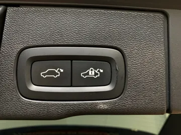 2019 Volvo XC60 - image 23