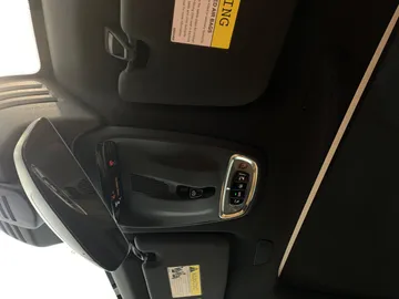 2019 Volvo XC60 - image 17