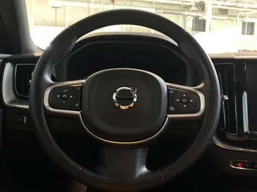2019 Volvo XC60 - image 19