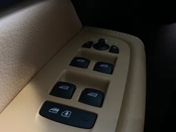 2019 Volvo XC60 - image 28