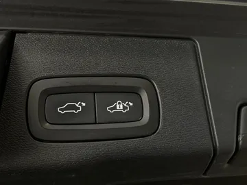 2019 Volvo XC60 - image 35