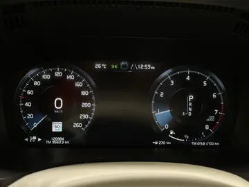 2019 Volvo XC60 - image 18