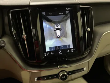 2019 Volvo XC60 - image 23