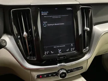 2019 Volvo XC60 - image 28