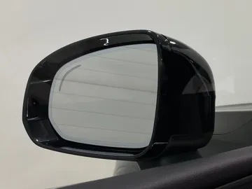 2019 Volvo XC60 - image 21