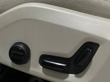 2019 Volvo XC60 - image 19