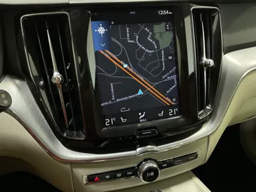 2019 Volvo XC60 - image 33