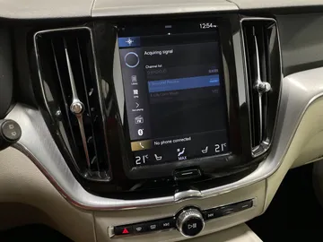 2019 Volvo XC60 - image 31