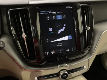 2019 Volvo XC60 - image 24