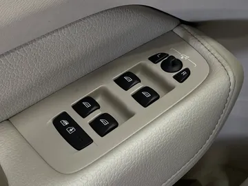 2019 Volvo XC60 - image 26