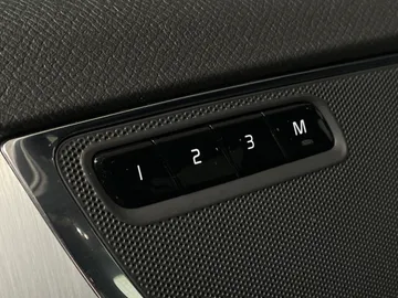 2020 Volvo XC90 - image 17