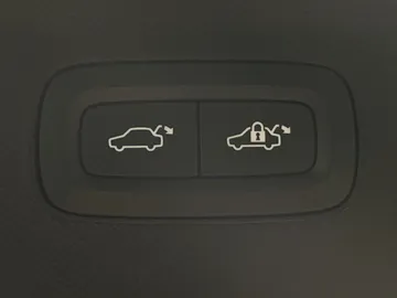 2020 Volvo XC90 - image 22