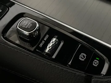 2020 Volvo XC90 - image 34