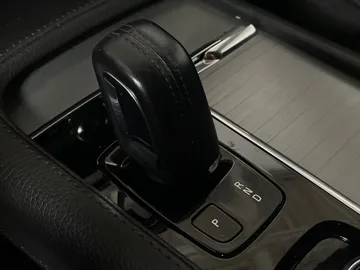 2020 Volvo XC90 - image 33