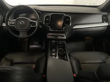 2020 Volvo XC90 - image 4