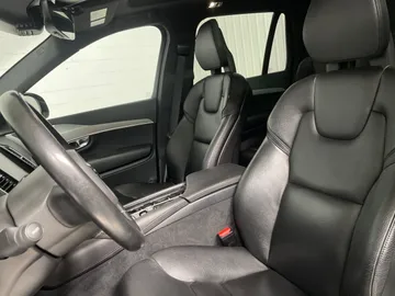 2020 Volvo XC90 - image 3