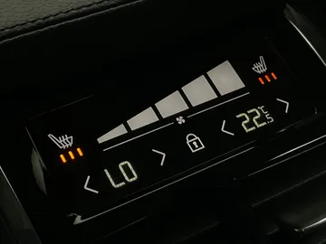 2020 Volvo XC90 - image 25