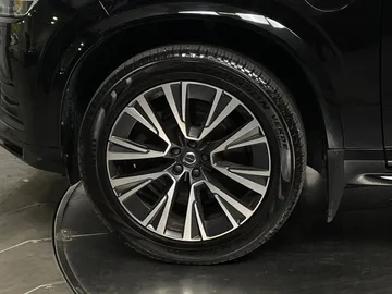 2020 Volvo XC90 - image 7