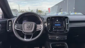 2021 Volvo XC40 - image 9